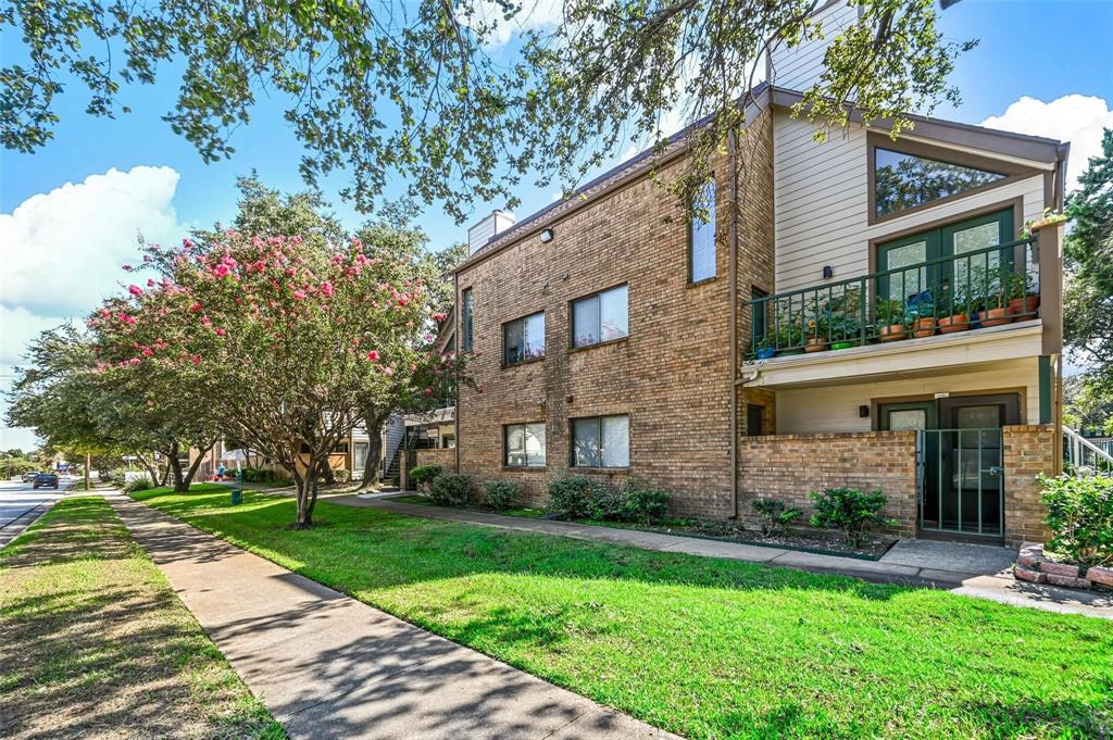 Arlington Oaks Condo - Residential