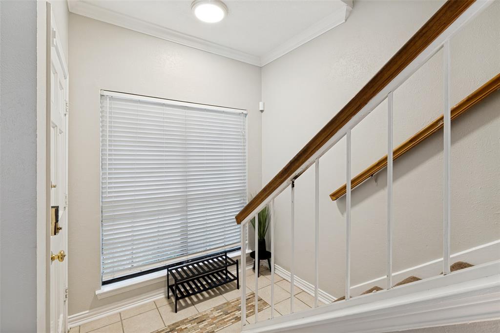 Glen Oaks Twnhms Condo - Residential