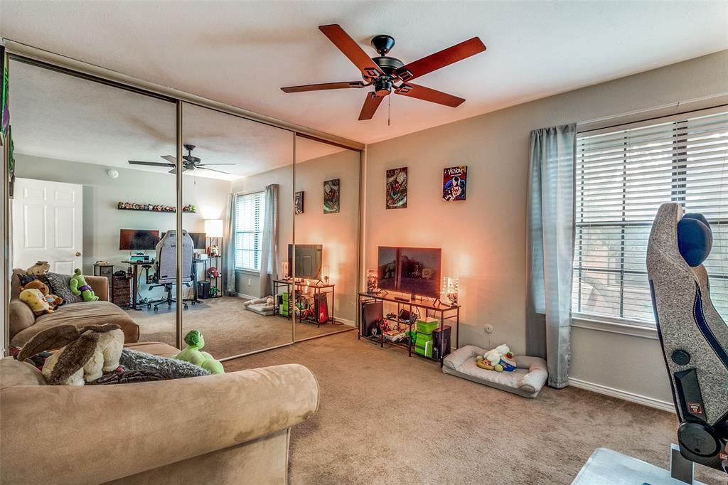 Glen Oaks Twnhms Condo - Residential