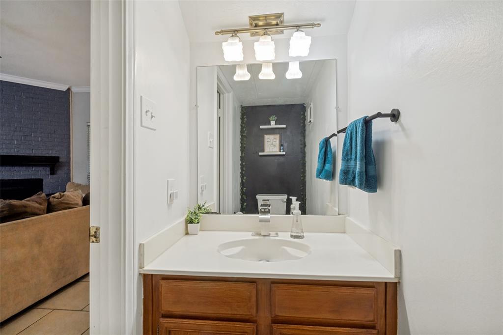 Glen Oaks Twnhms Condo - Residential