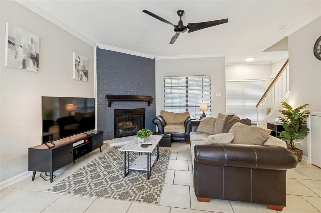 Glen Oaks Twnhms Condo - Residential