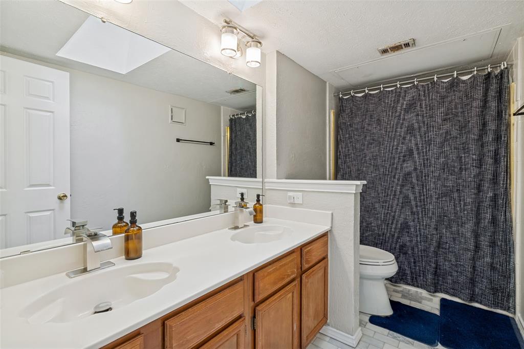 Glen Oaks Twnhms Condo - Residential