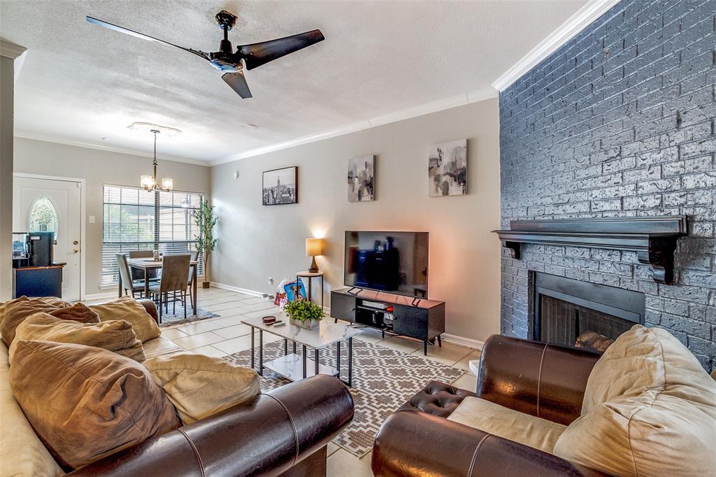 Glen Oaks Twnhms Condo - Residential