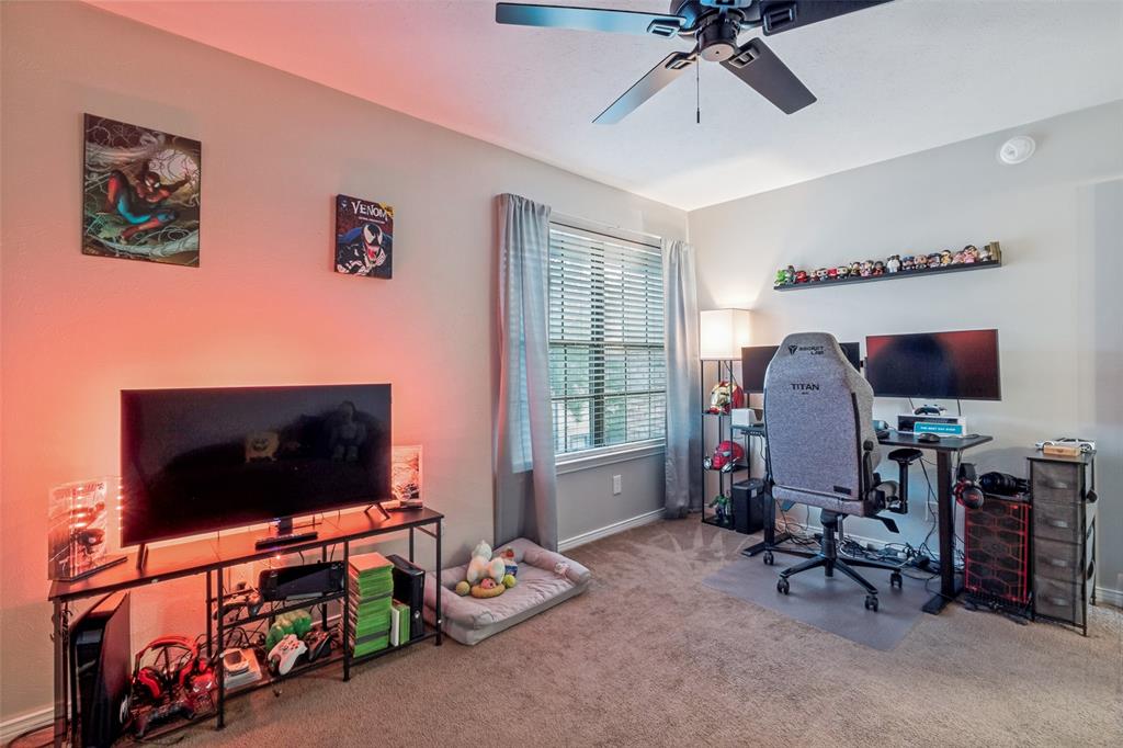 Glen Oaks Twnhms Condo - Residential