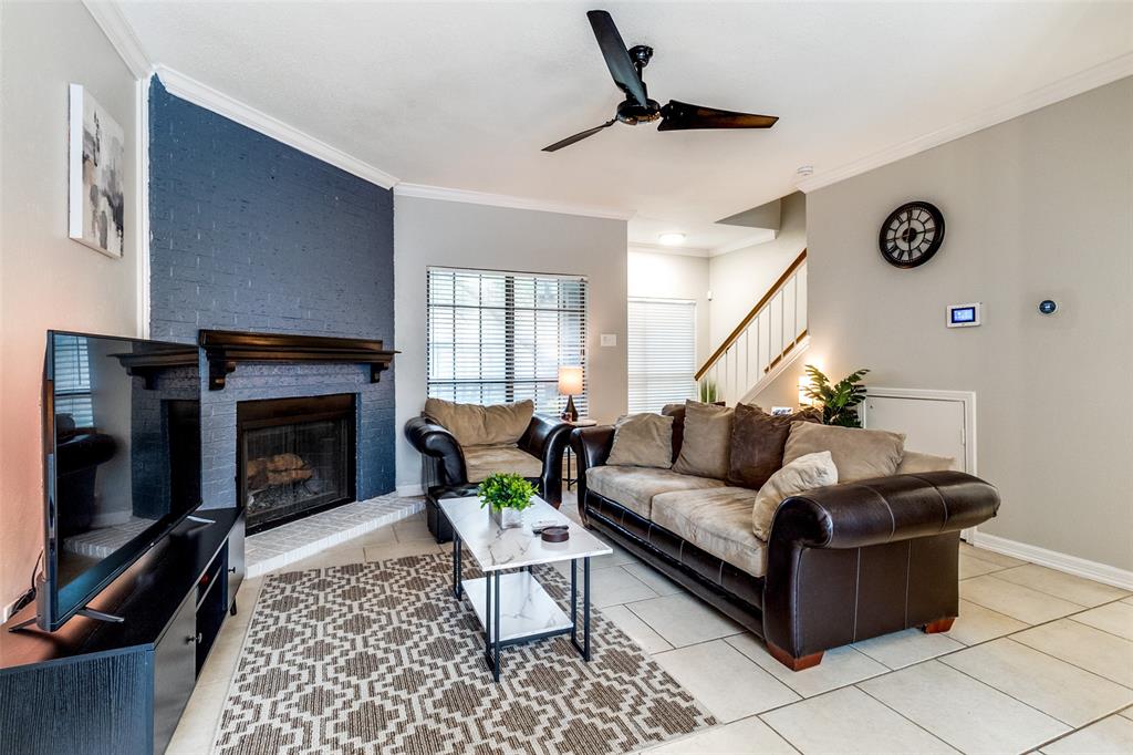 Glen Oaks Twnhms Condo - Residential