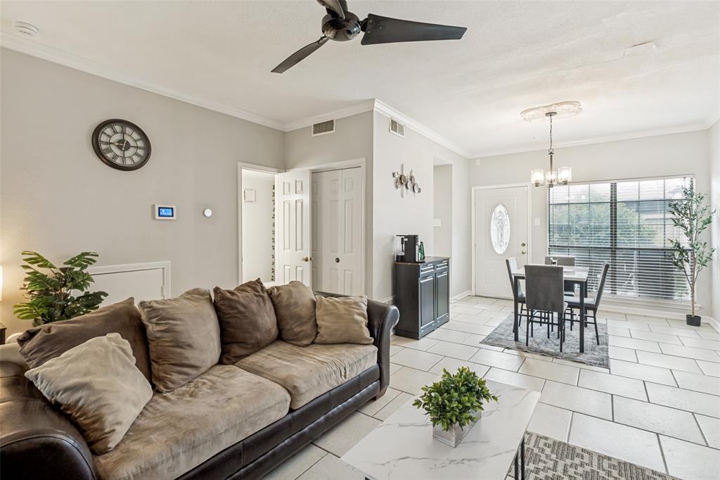 Glen Oaks Twnhms Condo - Residential