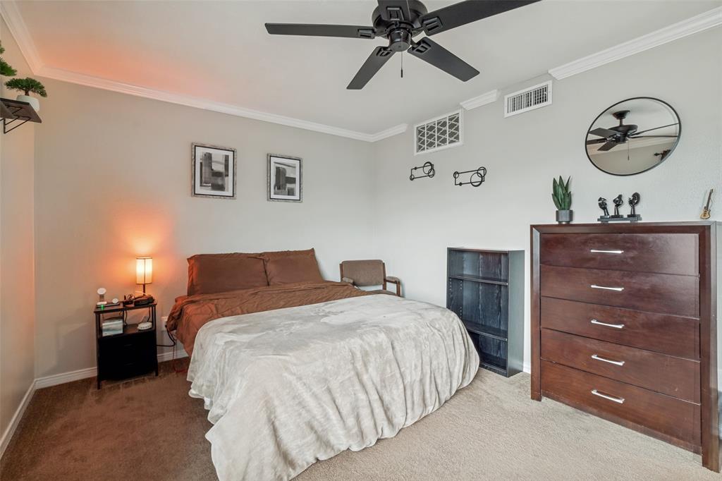 Glen Oaks Twnhms Condo - Residential