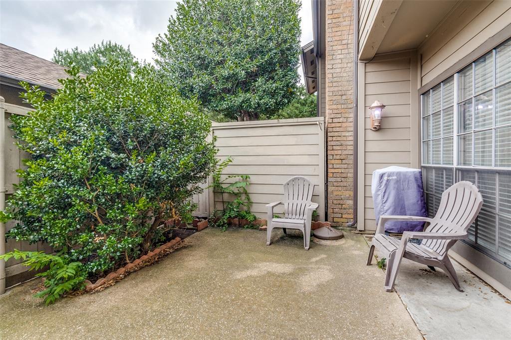 Glen Oaks Twnhms Condo - Residential
