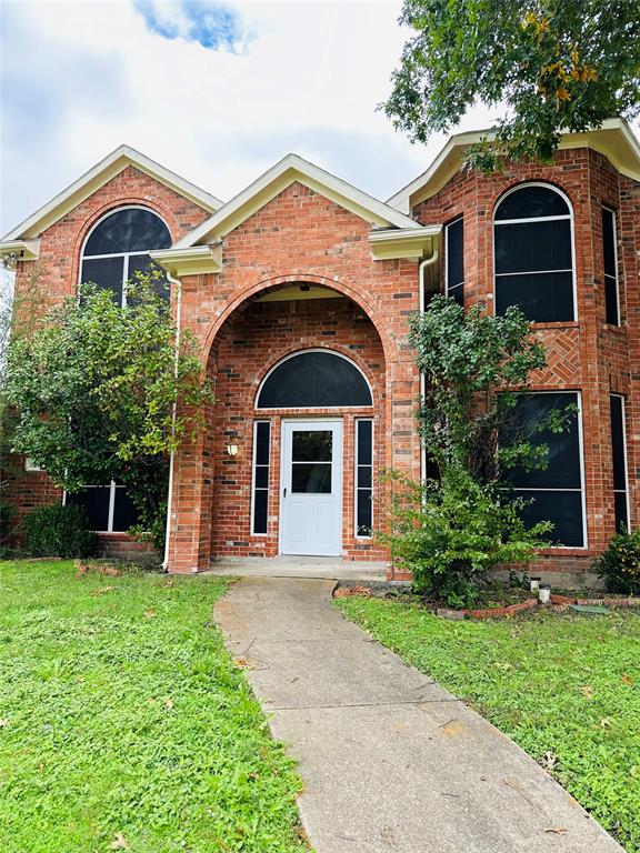 Great location, close to everything.
5 beds 3 and half bath located in the heart of Rowlett.
AC replacement 2021, Water heater 2020, 
Master bedroom upstairs nut we have another room and full bath downstairs