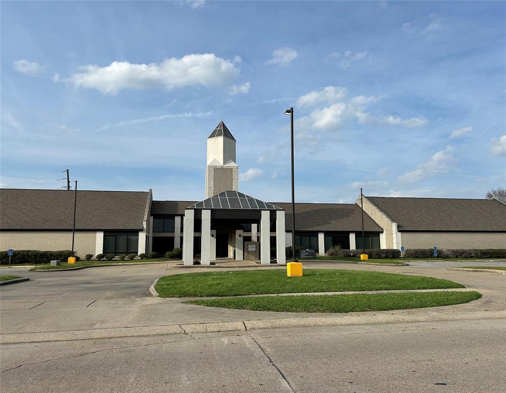 EXCELLENT PROXIMITY to I-20,  MULTI PURPOSE LARGE SPACIOUS BUILDING! Recently renovated Multi-Tenant Office Building on Pines Road! 4 Suites! Plus 1,260 square feet of unfinished enclosed storage area! Plus extra parking with a shared access easement to the North of the building. Seller reserves the right to include building restrictions related to using the property for certain medical activities.