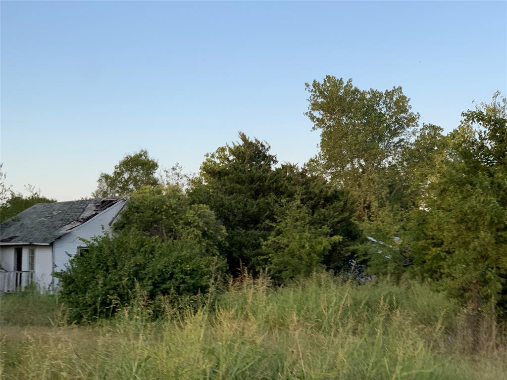 3 Beds to baths.  Approximate 1344 sqft mobile home was abandoned in 2009.  12!! Acres lot. Only land value with full utilities and electric service. Private water company and city electric services.  Portable gas. Septic tanks. Sold AS-IS.  Owner has never occupied.  No disclosure.