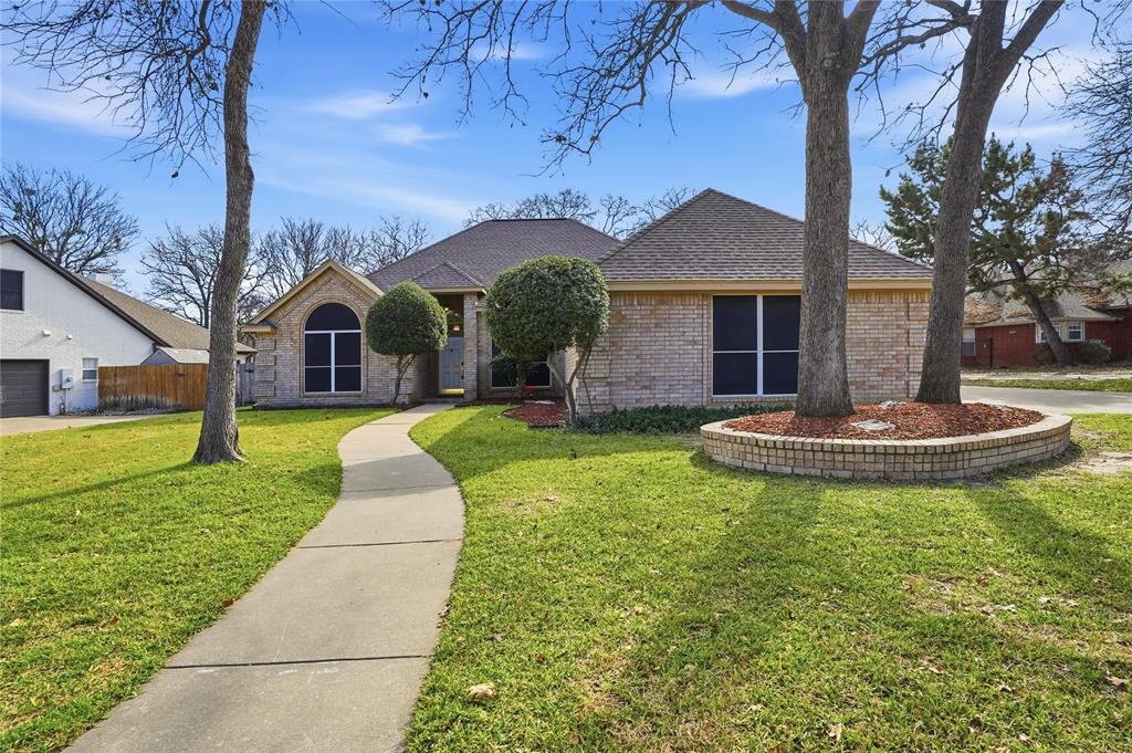 Love the lake lifestyle without lakefront prices? This beautiful 4-bedroom home is located in the highly sought Oak Harbor Estates, just minutes from the water and is only one block from a private boat ramp, dock, and amenities, perfect for fishing lovers, boating enthusiasts, or anyone who enjoys spending time close to the lake. Nestled on a quiet cul-de-sac in a charming, established neighborhood with mature trees, this home offers inviting curb appeal and convenient access to nearby schools. Inside, you’ll find an eat-in kitchen with granite countertops, formal dining, and two spacious living areas designed for effortless entertaining. With two dining areas and a breakfast bar, the layout is ideal for both connection and convenience—perfect for casual mornings, quick meals, and gatherings with friends and family. The main living area features a cozy wood-burning fireplace, while fresh paint and newly replaced carpet in select areas give the home a refreshed feel. The large primary suite includes a garden tub, separate shower, and two closets. You’ll also appreciate the rare 3-car garage and spacious backyard, offering plenty of room for storage, entertaining, or simply enjoying peaceful outdoor living.
Blending everyday comfort, entertaining space, outdoor enjoyment, and a prime location near the lake, this home truly has so much to offer. Schedule your showing today! Sellers are ready to work with qualified buyers!