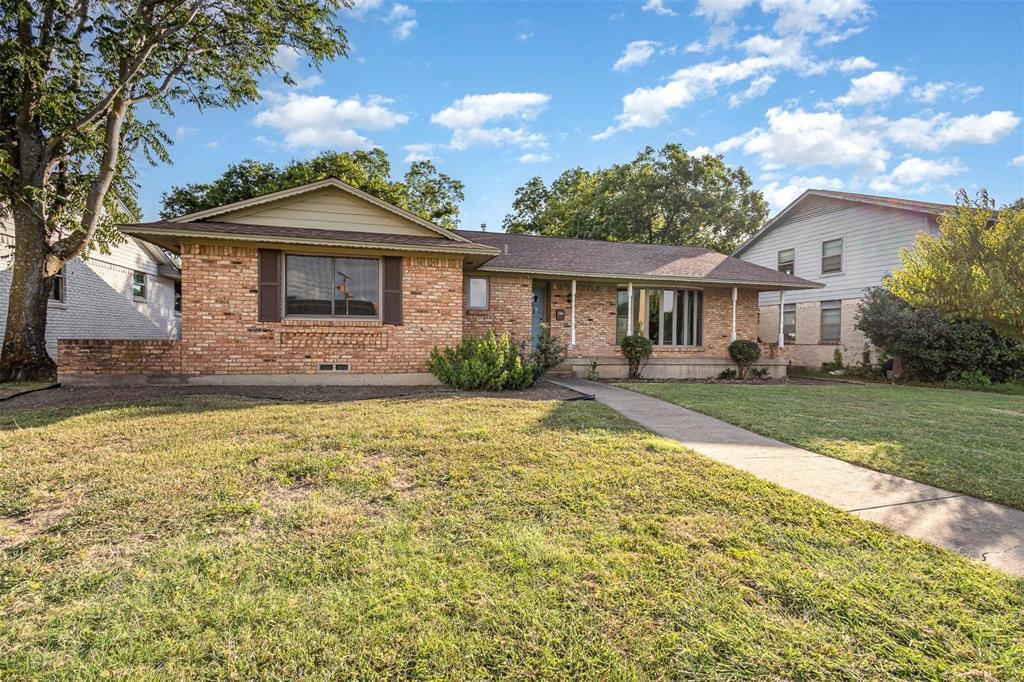 Welcome home to your beautifully renovated 3 bedroom 2 bath in the quiet and established
Claremont neighborhood. Step inside and you’ll find the charm and character of yesteryear AND all
the modern conveniences. You’ll first be greeted by the terrazzo tile entryway that leads to the formal
living and dining spaces with fancomb ceilings. The eat in kitchen features a neutral tile backsplash,
butcher block counters, pantry and a gas range. You can cozy up to your gas fireplace in the family
room on moving night! The primary bedroom has an en-suite Hollywood bath. Take as long of a
shower as you please. The tankless hot water heater ensures that neither you nor your guest ever run
out of hot water. Backyard is an entertainer's dream! Schedule your private showing today and start
packing! Some photos may be virtually staged
