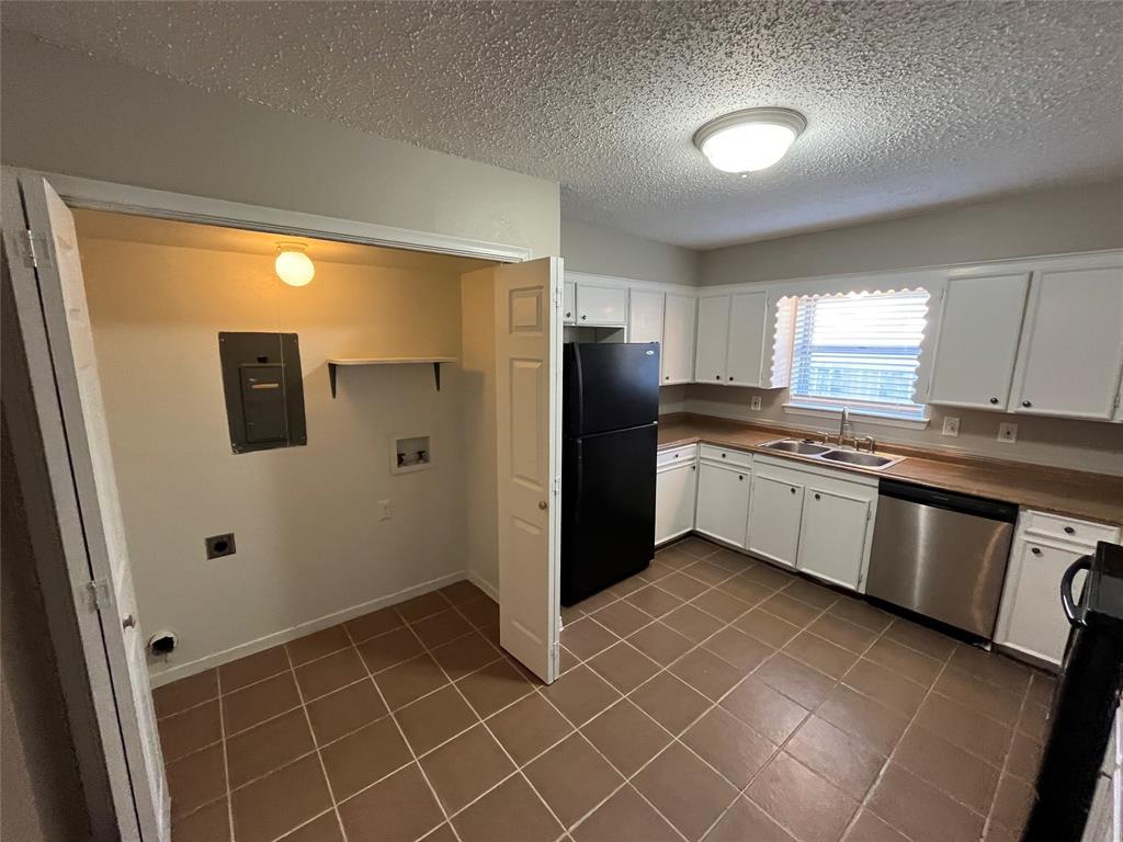 Golden Meadows 04 - Residential Lease