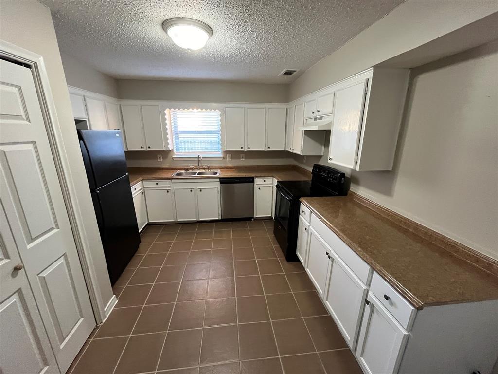 Golden Meadows 04 - Residential Lease