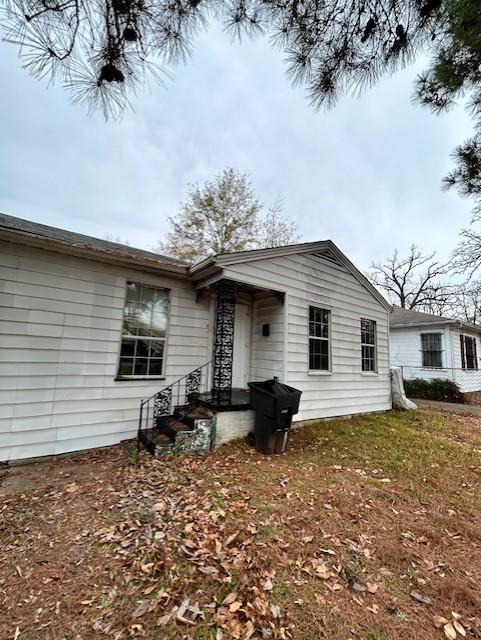 Currently tenant occupied. PLEASE DO NOT DISTURB THE TENANT without showing request.  Investment Package Available with other homes! Please contact for additional details.  See Private Notes.