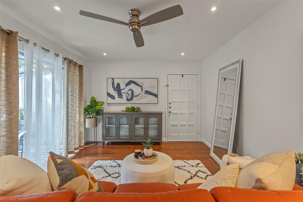 Los Nogales Condo - Residential