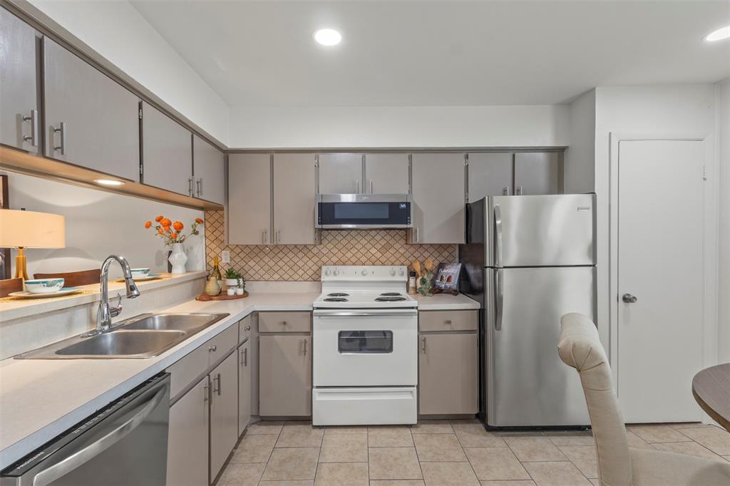 Los Nogales Condo - Residential