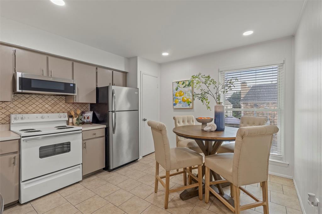 Los Nogales Condo - Residential