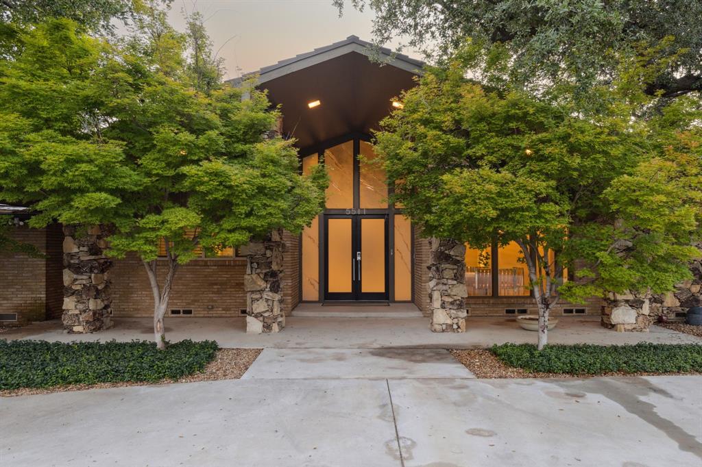 Nestled in a private cul-de-sac in the heart of Dallas' Russwood Acres and private school corridor, this one-of-a-kind 6,400 sq ft mid-century modern masterpiece offers an extraordinary blend of timeless design and luxurious amenities on a full acre lot. Designed for both entertaining and everyday comfort, the home features 5 spacious bedrooms and 7 total baths, with meticulous attention to detail throughout. The sleek mid-century architecture is complemented by museum-finished walls, perfect for showcasing your art collection, and an abundance of natural light that pours in. Terrazzo floors flow seamlessly through the main living spaces, leading to a gourmet kitchen outfitted with premium Thermador appliances. A second living area with a bar and beer-wine tap, and a media room-third living area offer stylish spaces for both quiet relaxation and vibrant gatherings.
The primary suite is a true retreat, boasting dual spa-inspired baths—one with a built-in sauna, and the other featuring aromatherapy, steam, LED light therapy, a 6-ft soaking tub, heated floors, waterproof Bluetooth speakers, and a rain shower. A bonus room off the master serves as a private weight room, offering unmatched convenience. A 422 sq ft solarium is located off of the primary suite as well. Step outside to your personal oasis, where a saltwater diving pool is surrounded by lush turf, beautifully landscaped grass, and an enclosed patio perfect for year-round enjoyment. The fully fenced acre lot also includes two remote control gates, a fenced in animal enclosure with mature grapevines, a 3-car garage with extended concrete parking, and unmatched privacy. Located less than 20 miles from DFW Airport and under 15 miles from Love Field, this rare estate is a striking example of design, comfort, and convenience. Homes like this simply don’t come around often—experience the details within the details. Ask for a full list of all the upgrades!