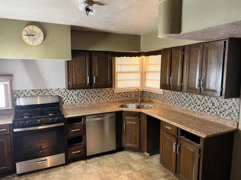 L O Daniel Jr Add - Residential