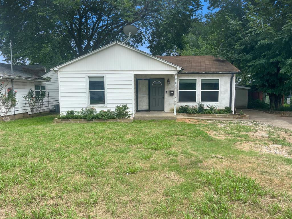 Charming two bedroom one bath frame home located in a mature area on Shermans west side , offering great access to both Hwy 75 and 82.This well located property is great location to medical ,schools and downtown. The home features a spacious kitchen , two comfortable bedroom , an additional bonus could be 2nd living , game room or another bedroom. Enjoy the large fenced backyard with small outbuilding for storage , plus the added convenience of a storm cellar for peace of mind. Great location to be part of the city of Sherman.