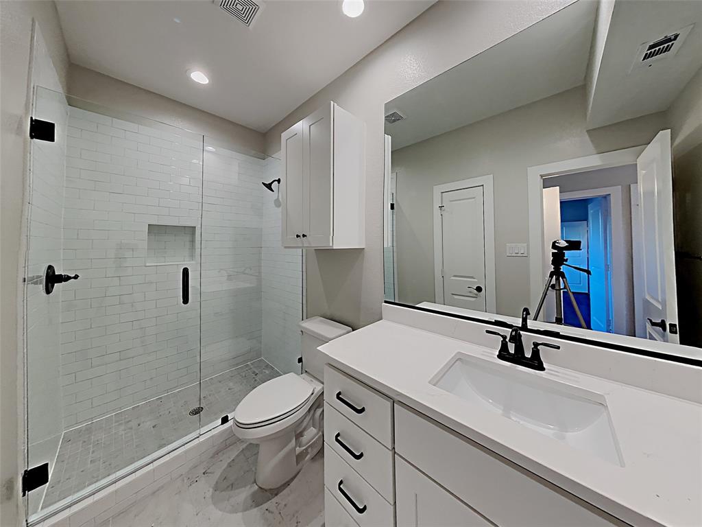 Royal Lane Condos 5800 - Residential Lease