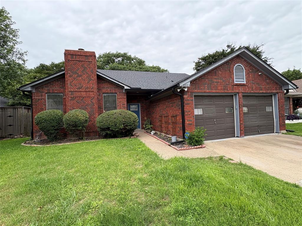 BEAUTIFULLY RENOVATED, NOW HAS A OPEN FLOOR PLAN.  LOTS OF SPACE FOR ENTERTAINING. NEWLY RENOVATED GUEST BATHROOM. NEWER LVP FLOORING. UPDATED LIGHT FIXTURES.  THIS THREE BEDROOM, TWO BATH HOME HAS IT ALL.  OWNERS HATE TO LEAVE. NEWER ROOF INSTALLED IN 2024.  IT HAS A SPLIT BEDROOM FLOOR PLAN.  YOU HAVE TWO LIVING AREAS AND TWO DINING AREAS.  THE GALLEY KITCHEN OPENS UP TO THE BREAKFAST BAR AND BREAKFAST ROOM AND FAMILY ROOM.  THERE IS A SIDE PATIO DIRECTLY ACCESSED FROM THE KITCHEN.  VERY PRIVATE BACK YARD - NO ONE BEHIND YOU - GREEN SPACE.  GREAT LOCATION TO DALLAS (20 MINS) or FORT WORTH.  WALMART 5 MINS -  SAM'S  & COSTCO BOTH ONLY 13 MINS  - CLOSE TO I-20 AND HWY 67.  COME AND CHECK IT OUT FOR YOURSELF.