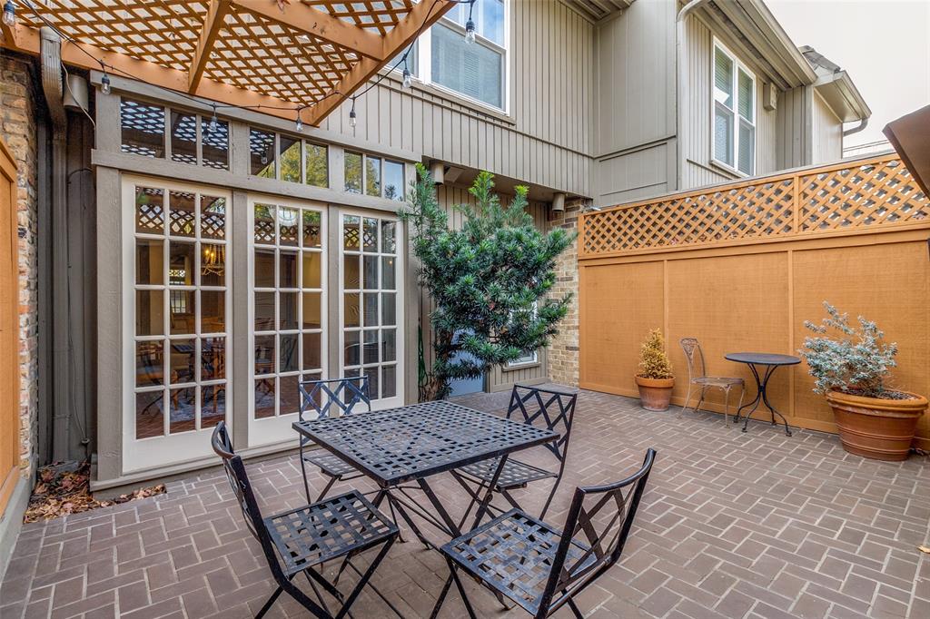 Park Place Twnhms Condo - Residential