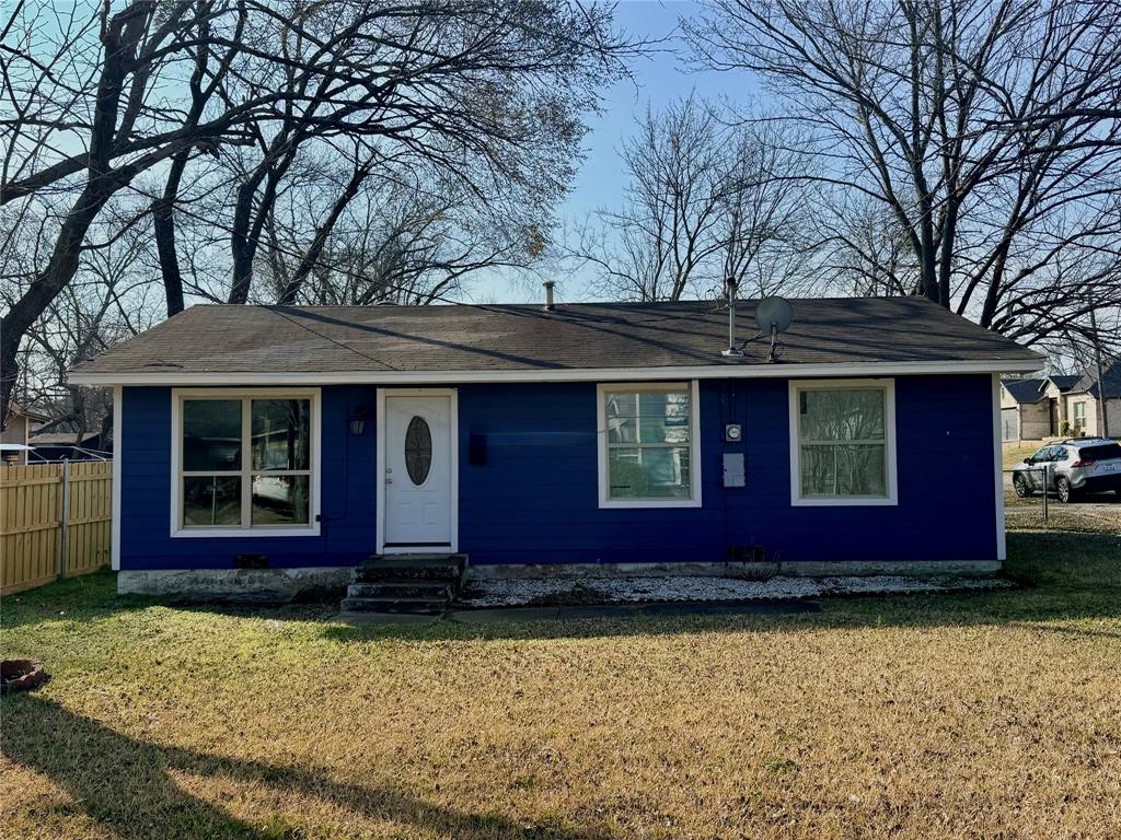 Great as a starter home or if you are downsizing. This 3 bedroom 1 and a half bath has been remodeled with hardwood flooring throughout and stone in the wet areas for easy clean up.
Located on a corner lot, priced below appraised value and loaded with potential. 
The sounds of nature abound in this mature part of the city where neighbors walk their pets and enjoy the peace and quiet, away from noisy traffic.
New builds all around are helping bring value to the area. Don't miss out!
Buyer and Buyer's agent to verify all relevant information regarding this listing.
