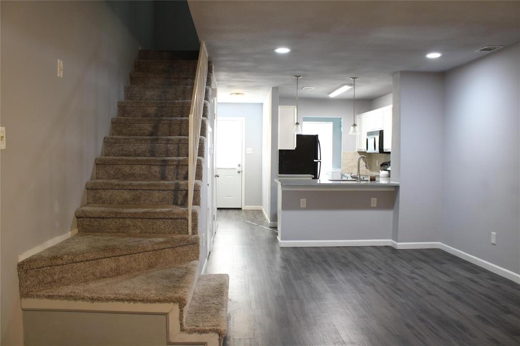 Carriagehouse Village-Victoria Place - Residential Lease