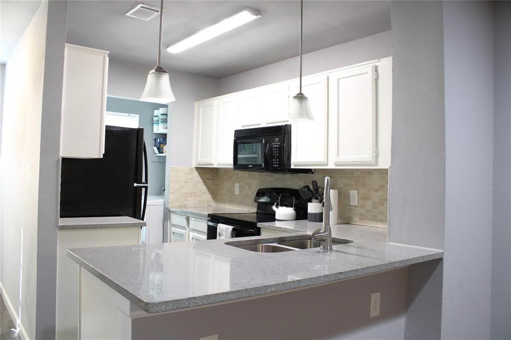 Carriagehouse Village-Victoria Place - Residential Lease