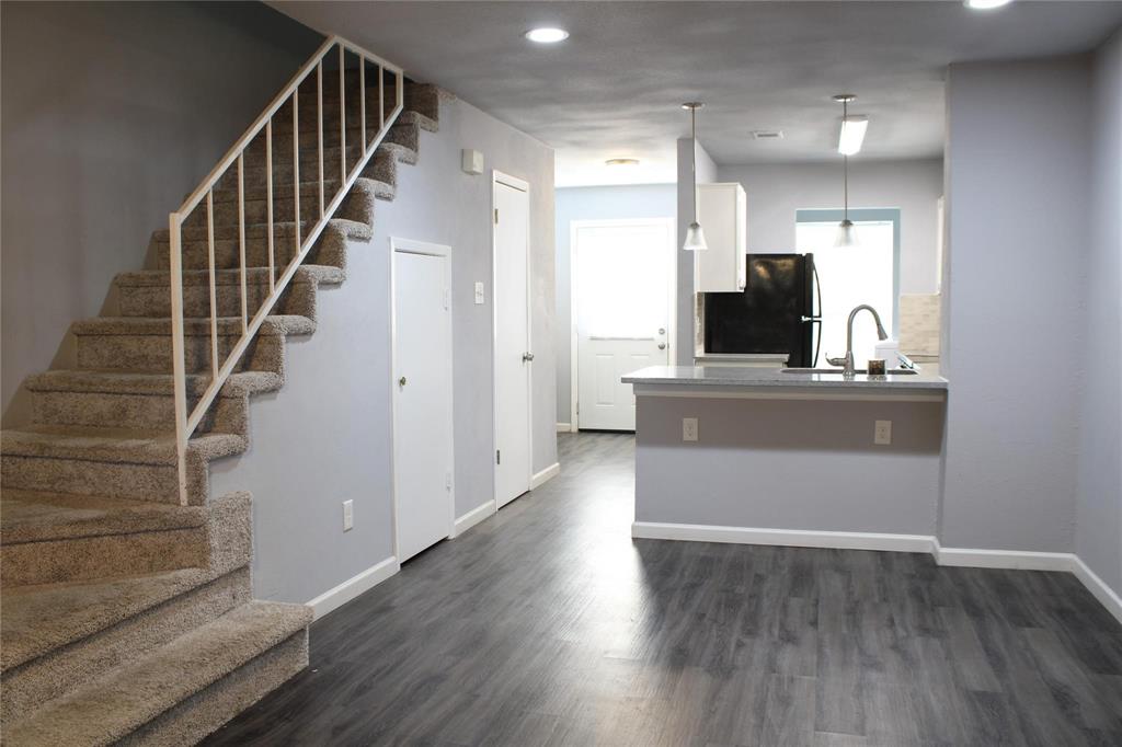 Carriagehouse Village-Victoria Place - Residential Lease