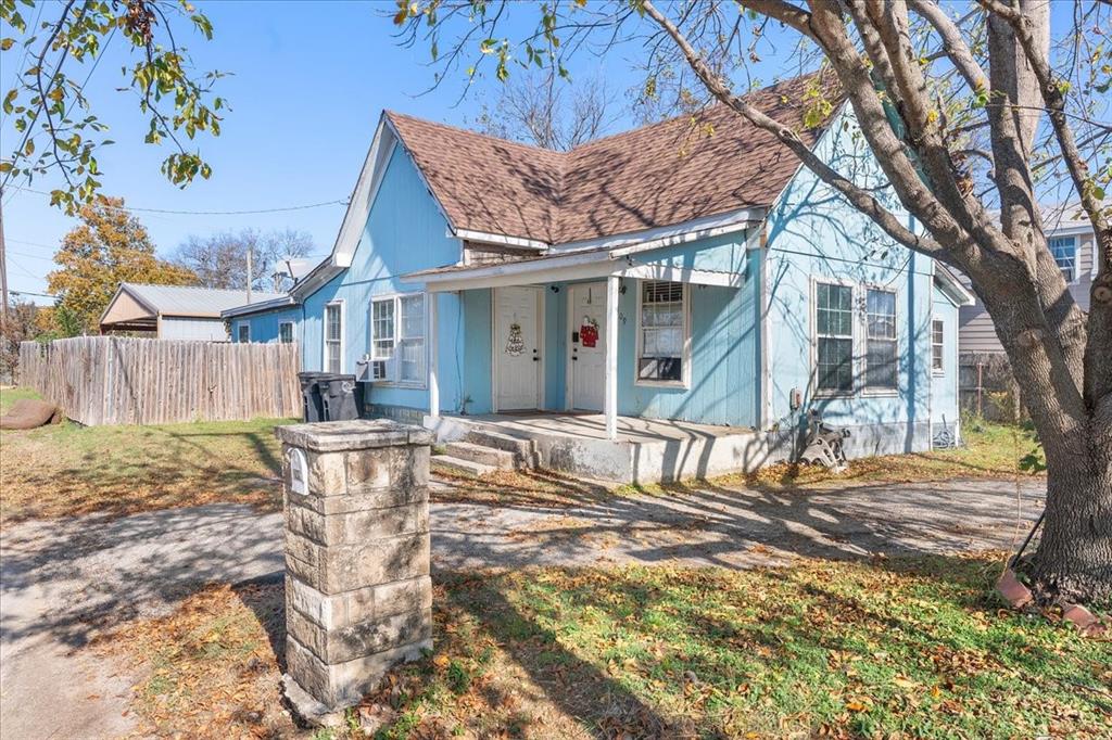 Attention investors! Corner lot opportunity in Cleburne with equity potential. This 3 bed, 1 bath home offers a functional layout featuring a galley kitchen, separate laundry area, and flexible living spaces ready for your vision. Flip it, rent it, or hold it. The bones are there and the location delivers. Minutes from parks, schools, and downtown amenities. Priced to move. Bring your contractor and your imagination!