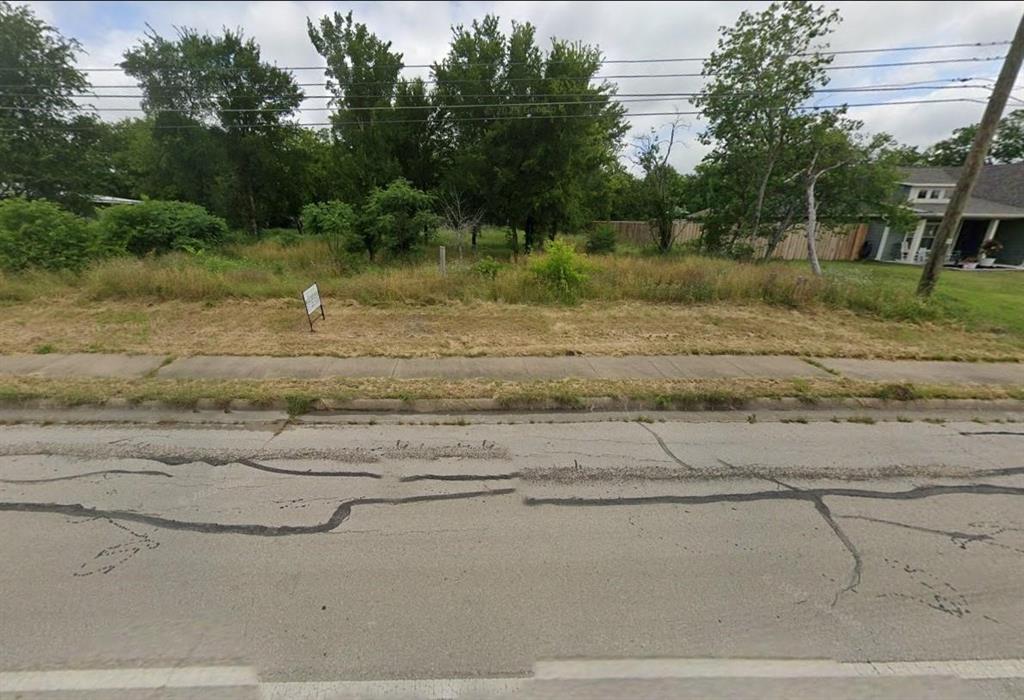 Terrific location to build a home. New home just built next door and others throughout this area. Just south of US Highway 67 which makes it convenient to commute to DFW or Waco. Close to all schools, shopping, and entertainment. Come check it out and please feel free to reach out to us for questions or to view the property.