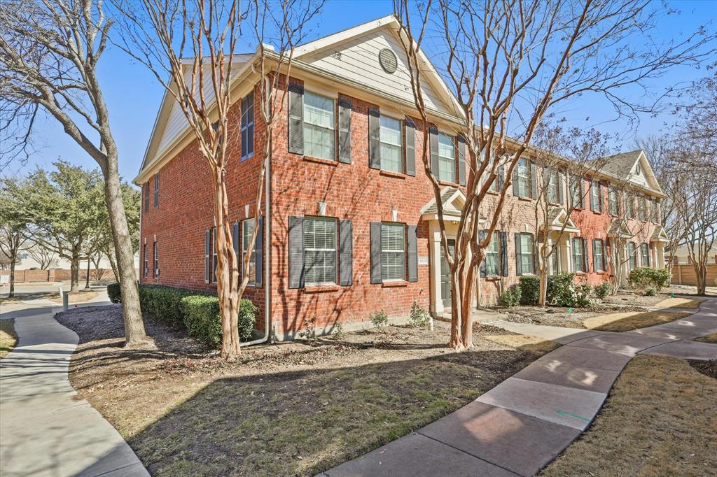 Pasquinellis Village On The Green - Residential