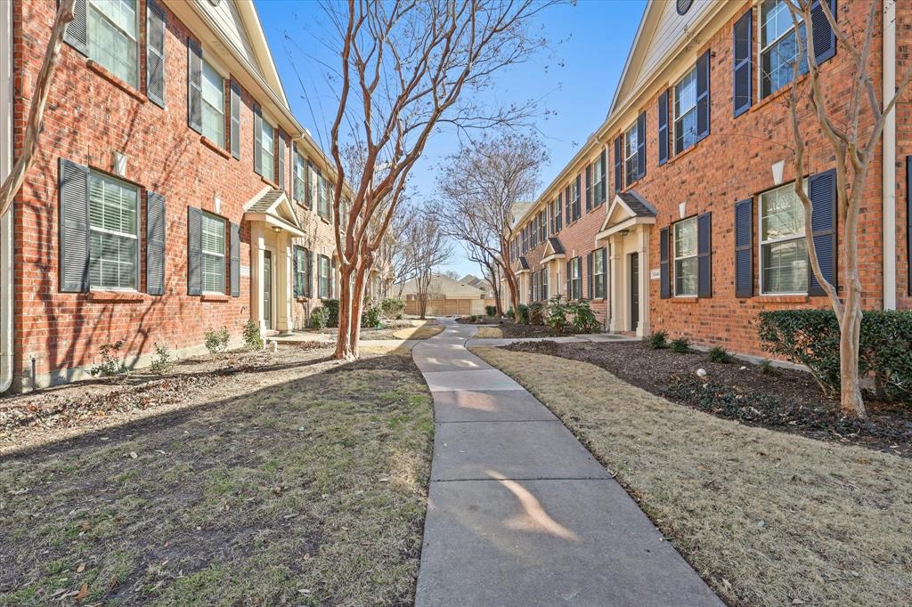 Pasquinellis Village On The Green - Residential