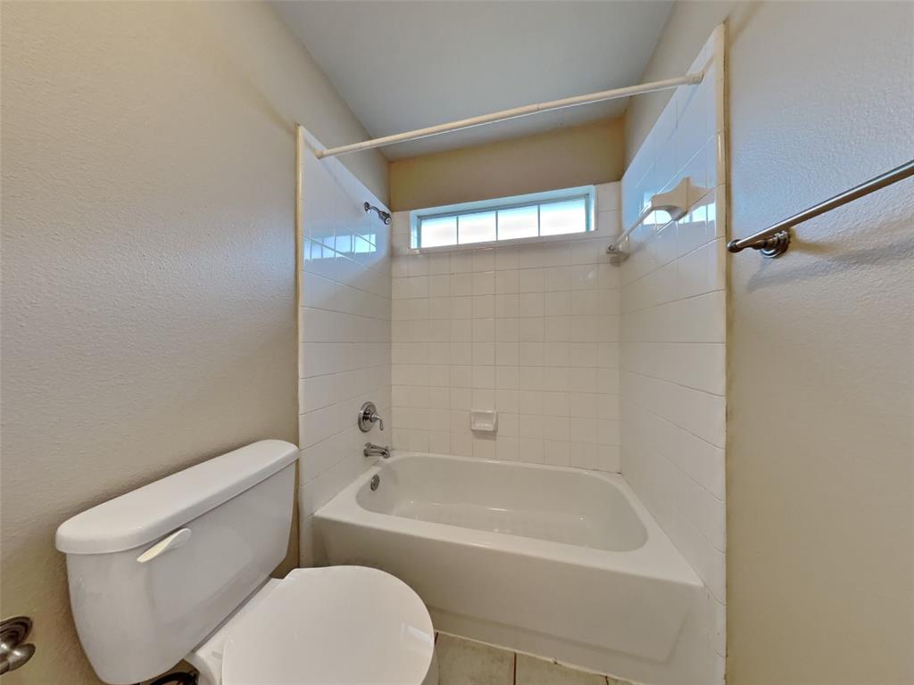 The Lakes On Legacy Drive Ph I - Residential Lease