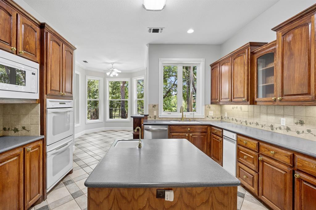 Emerald Sound At Lake Lewisvil - Residential