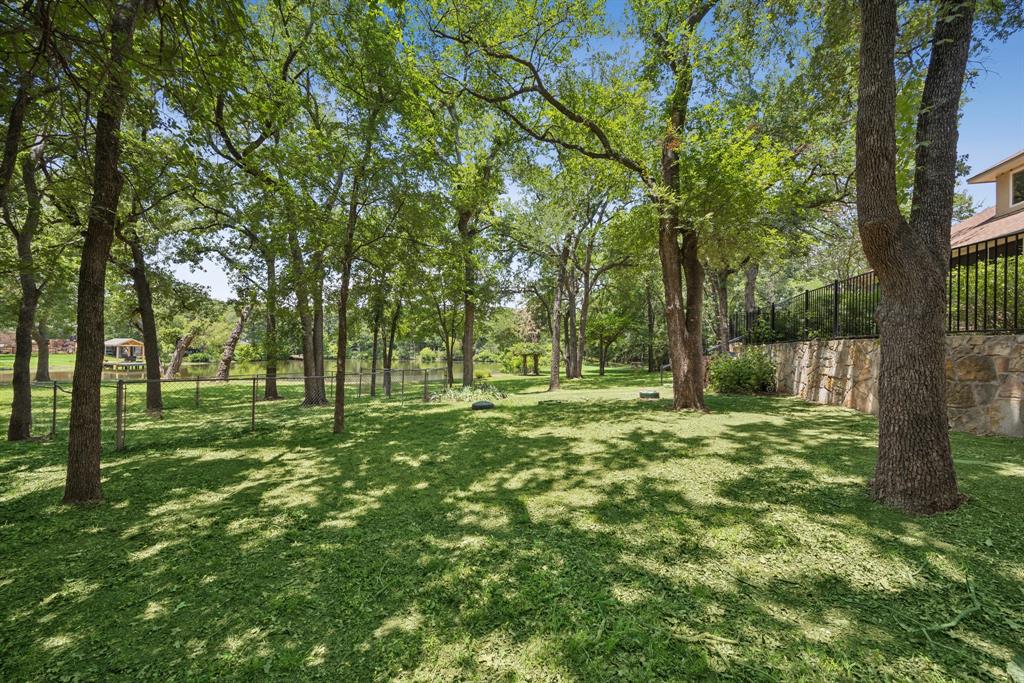 Emerald Sound At Lake Lewisvil - Residential