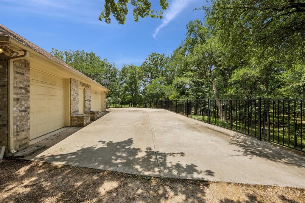 Emerald Sound At Lake Lewisvil - Residential