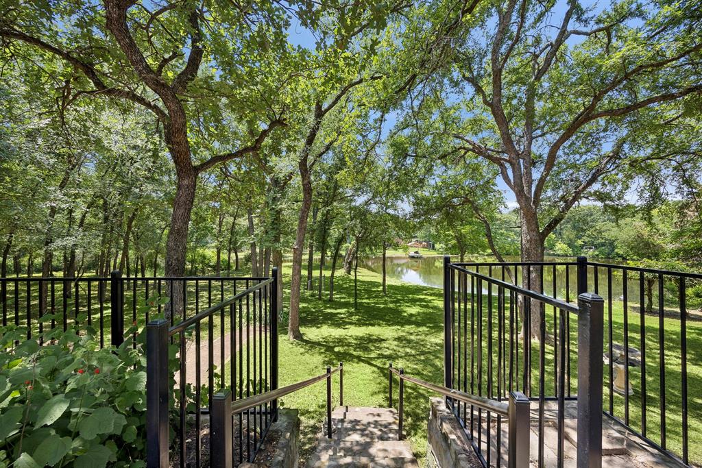 Emerald Sound At Lake Lewisvil - Residential