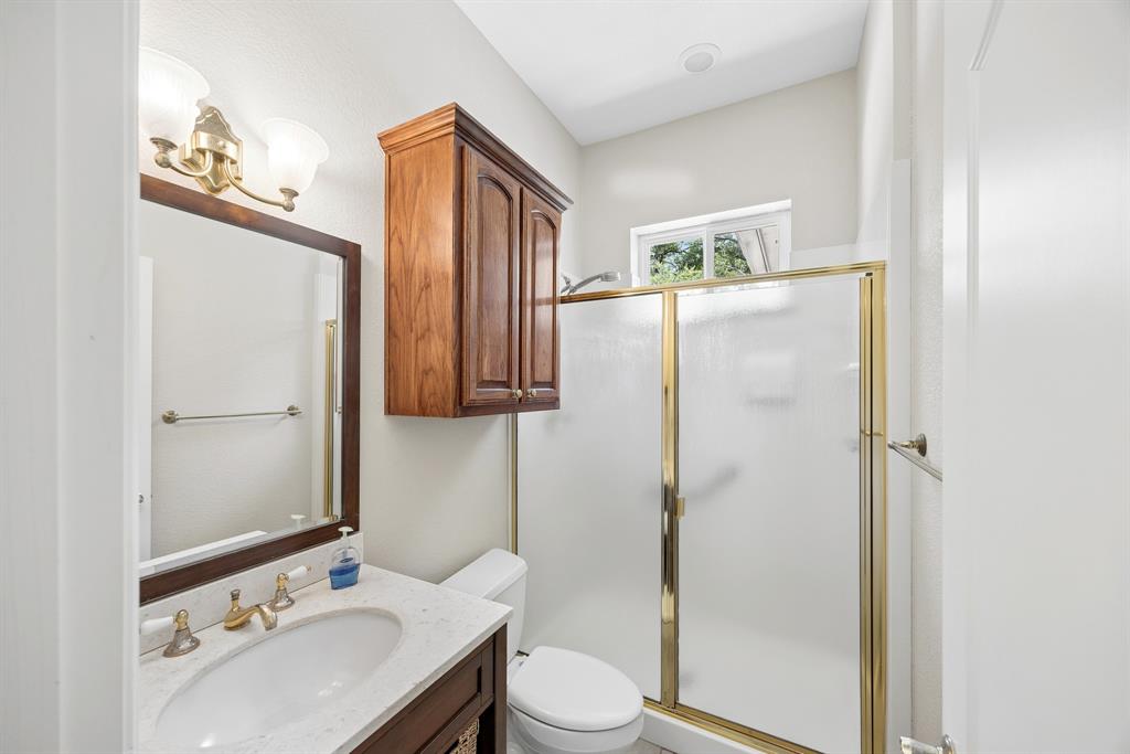 Emerald Sound At Lake Lewisvil - Residential