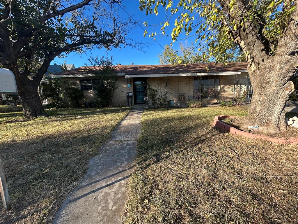 Corner Lot Home this 3 bed 1.5 bath brick home offers a large open concept kitchen, spacious living room, corner lot, detached carport and with large beautiful mature pecan trees and a front porch to just sit at and watch the sunset. Come take a look let’s schedule your showing today!
