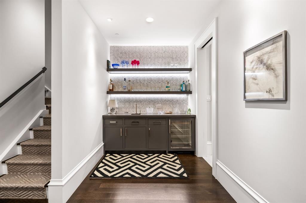 Tower & Regency Row Residence Condo - Residential