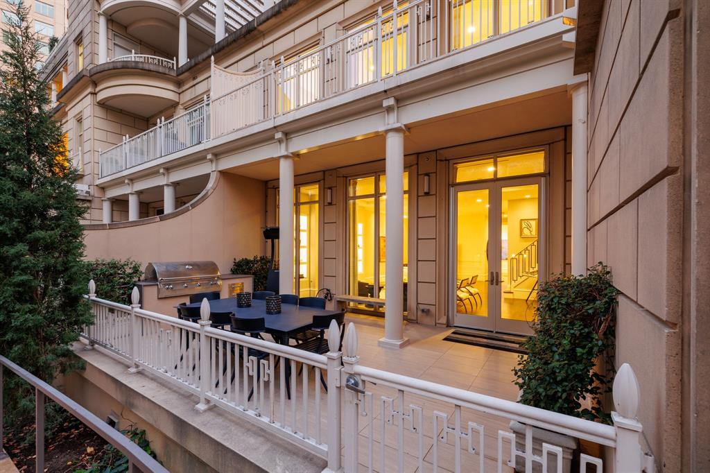 Tower & Regency Row Residence Condo - Residential