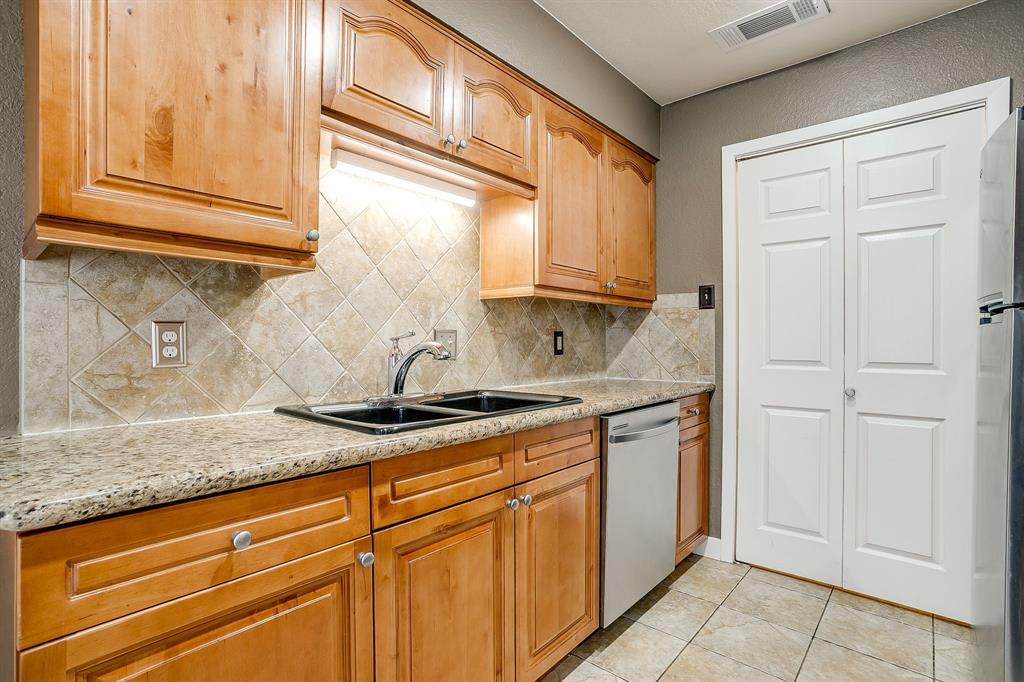 Cedar Creek Twnhms - Residential