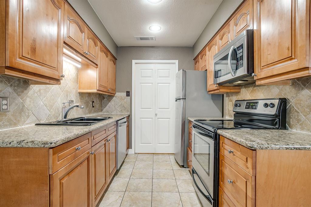 Cedar Creek Twnhms - Residential
