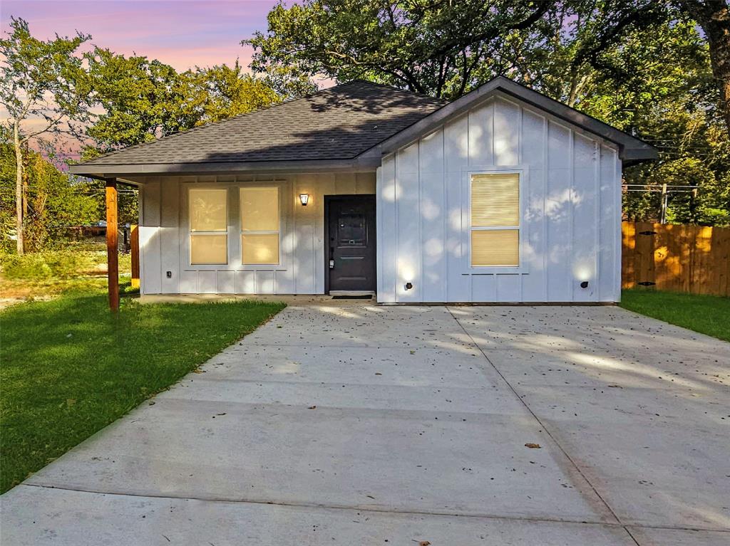Welcome to your dream home in Cedar Creek Lake! This brand new, beautifully constructed residence offers everythingyou desire in a tranquil setting. Boasting 3 spacious bedrooms and 2 modern bathrooms, this home provides theperfect balance of comfort and functionality. As you step inside, you'll be greeted by an inviting open floor plan thatseamlessly blends the living, dining, and kitchen areas. Natural light floods the space, highlighting the contemporaryfinishes. One of the highlights is the expansive backyard, complete with mature trees that provide a canopy of shade,perfect for those warm summer days. The private fence ensures your privacy, allowing you to fully enjoy the serenesurroundings. An array of amenities for you to enjoy. Residents have access to a community park, a boat ramp and afishing pier for the water enthusiasts. Priced to sell! Don't miss your chance to make this new build home your own!