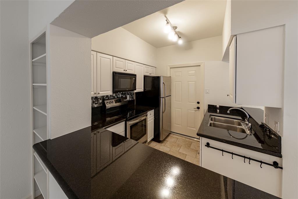 THE OAKS ON MONTFORT CONDOS - Residential